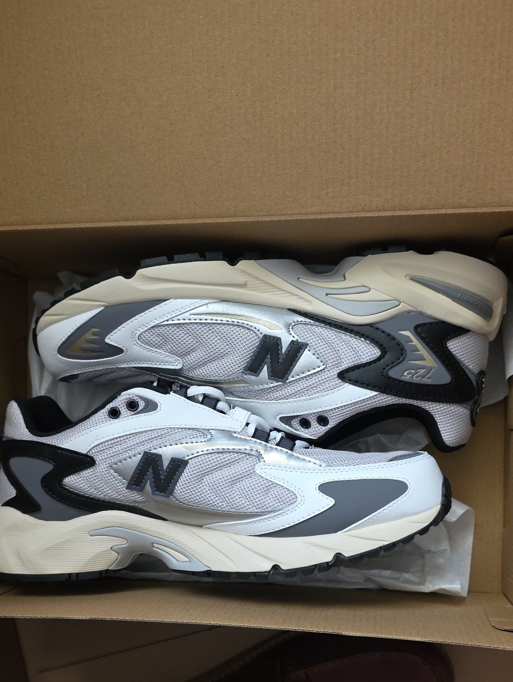 New Balance Men’s 725 Runner in White and Gray NWOT Sz 12